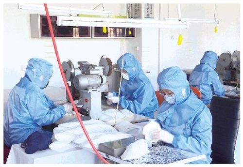 山東甲甲防護用品一天生產(chǎn)一萬個口罩 滿足企業(yè)復工需求